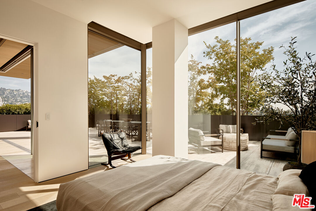 8899 Beverly Blvd Unit: 4B