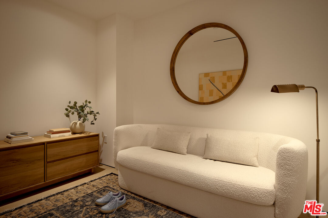 8899 Beverly Blvd Unit: 4B