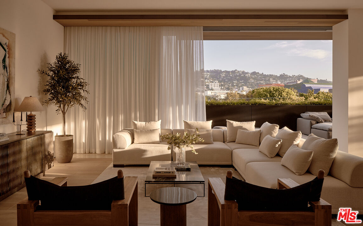 8899 Beverly Blvd Unit: 4B