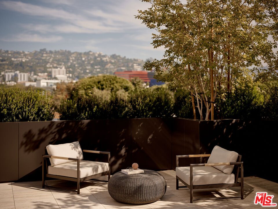 8899 Beverly Blvd Unit: 4B
