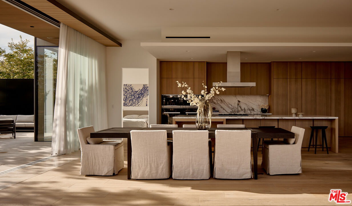 8899 Beverly Blvd Unit: 4B