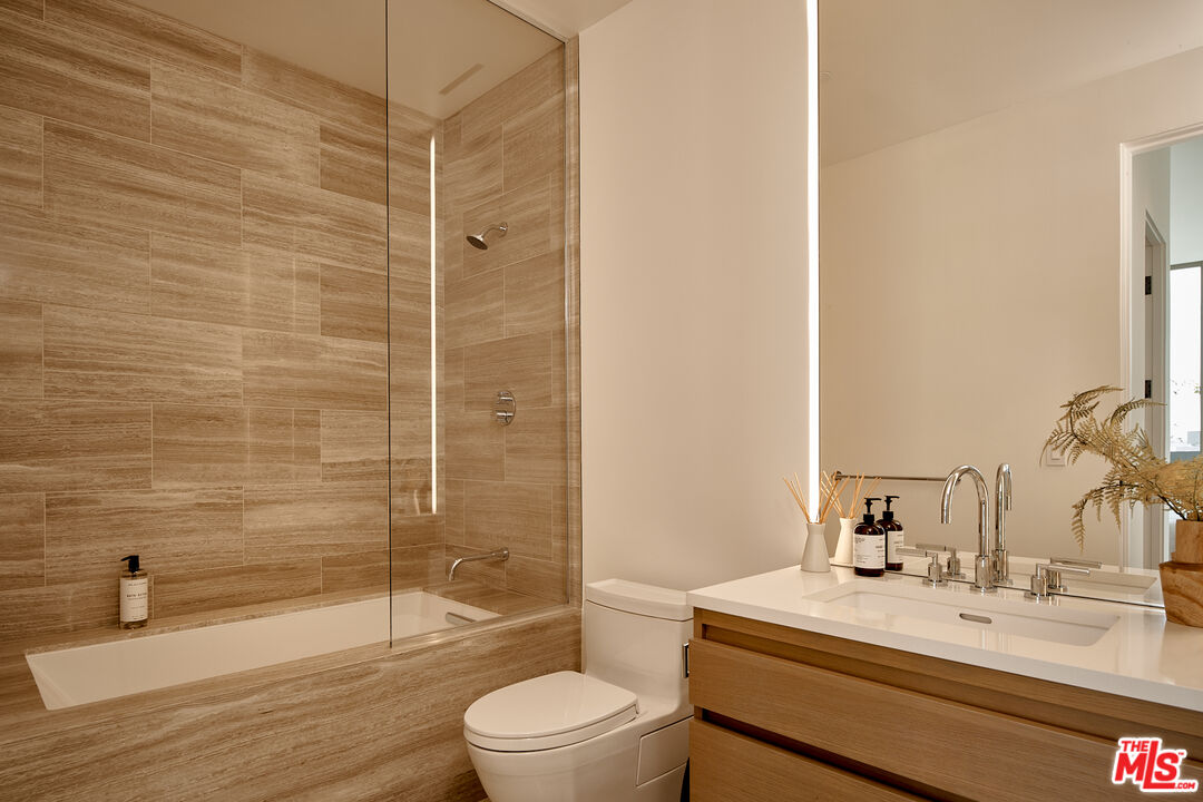 8899 Beverly Blvd Unit: 4B