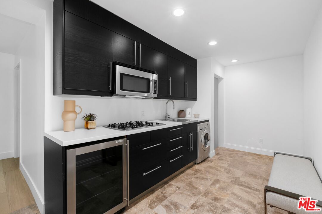 9446 Beverly Crest Dr