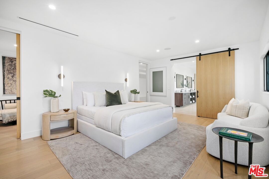 9446 Beverly Crest Dr