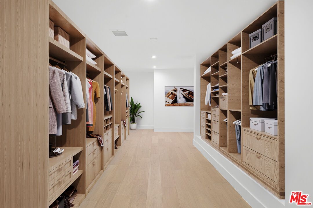 9446 Beverly Crest Dr