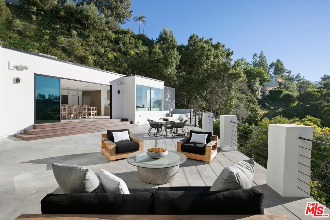 9446 Beverly Crest Dr