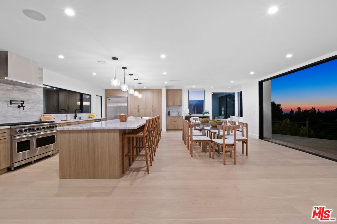 9446 Beverly Crest Dr
