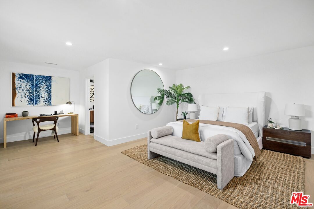 9446 Beverly Crest Dr
