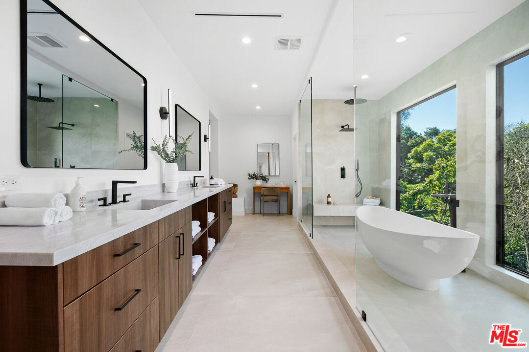 9446 Beverly Crest Dr