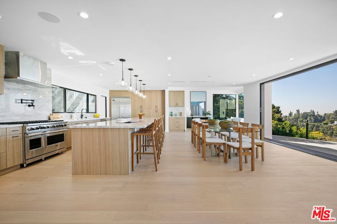 9446 Beverly Crest Dr