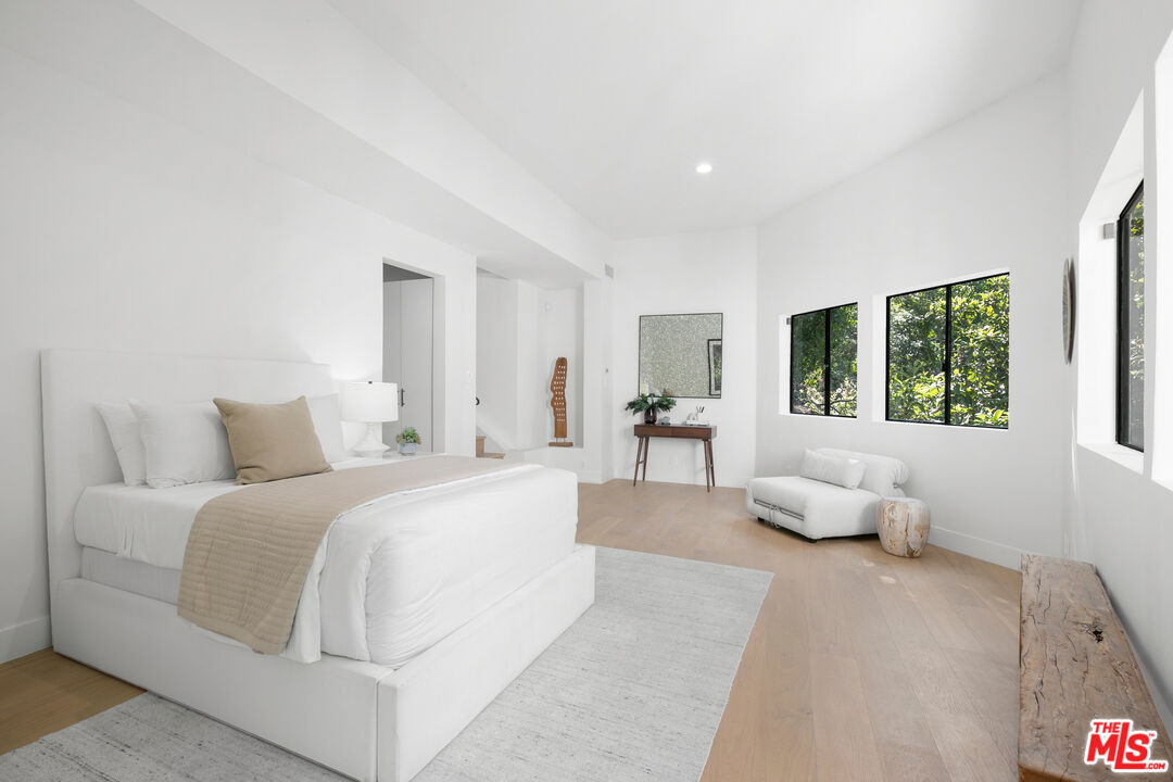 9446 Beverly Crest Dr