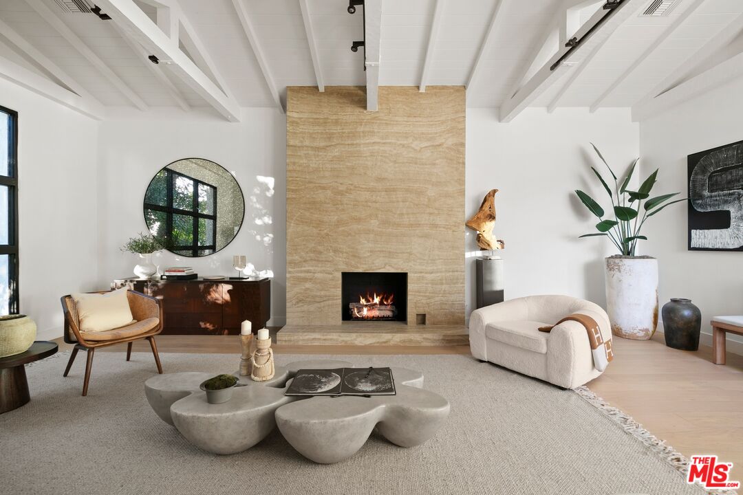 9446 Beverly Crest Dr