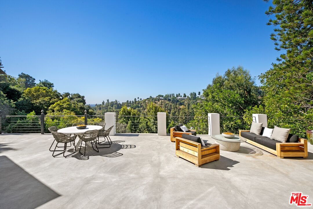9446 Beverly Crest Dr