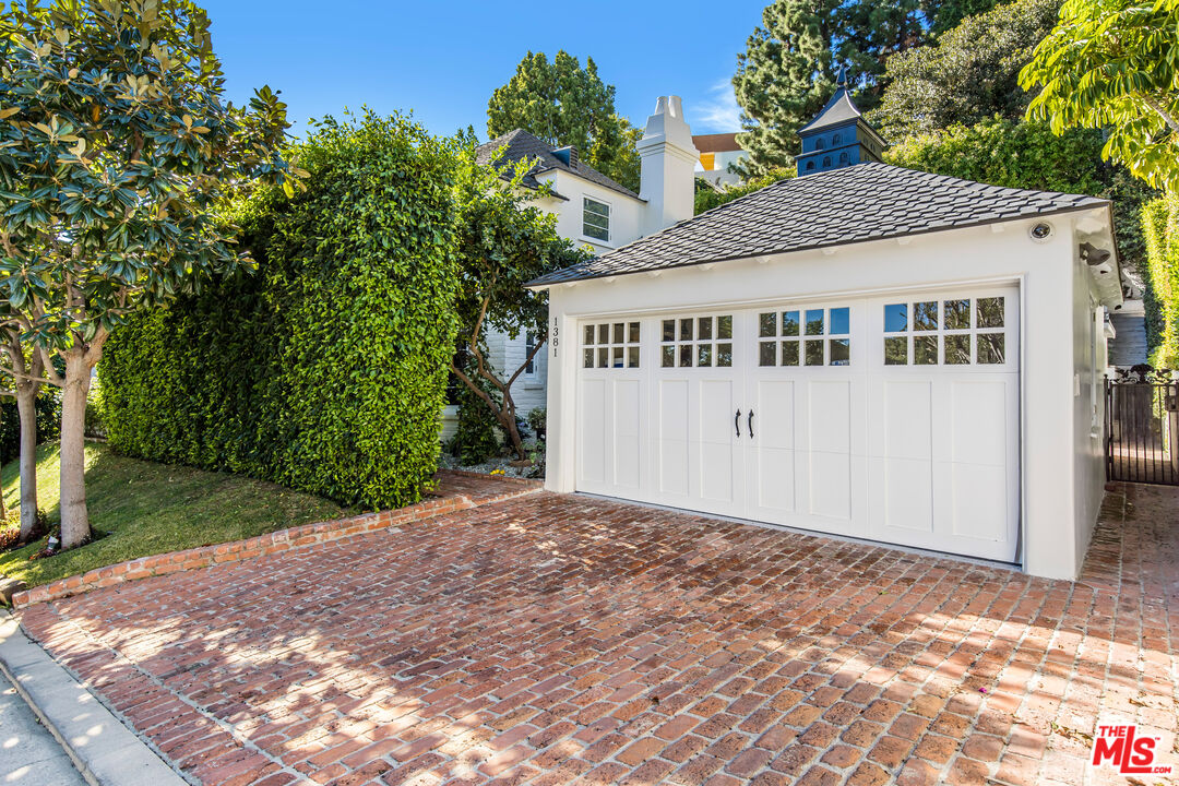 1381 Belfast Dr