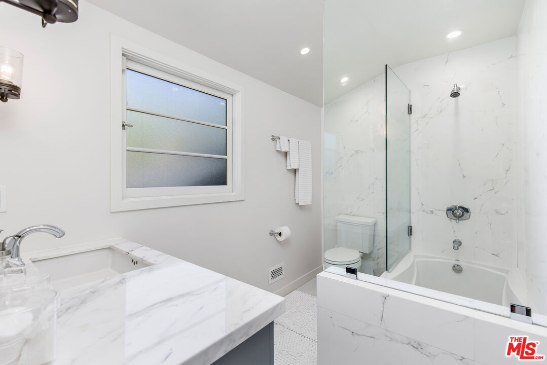 1381 Belfast Dr