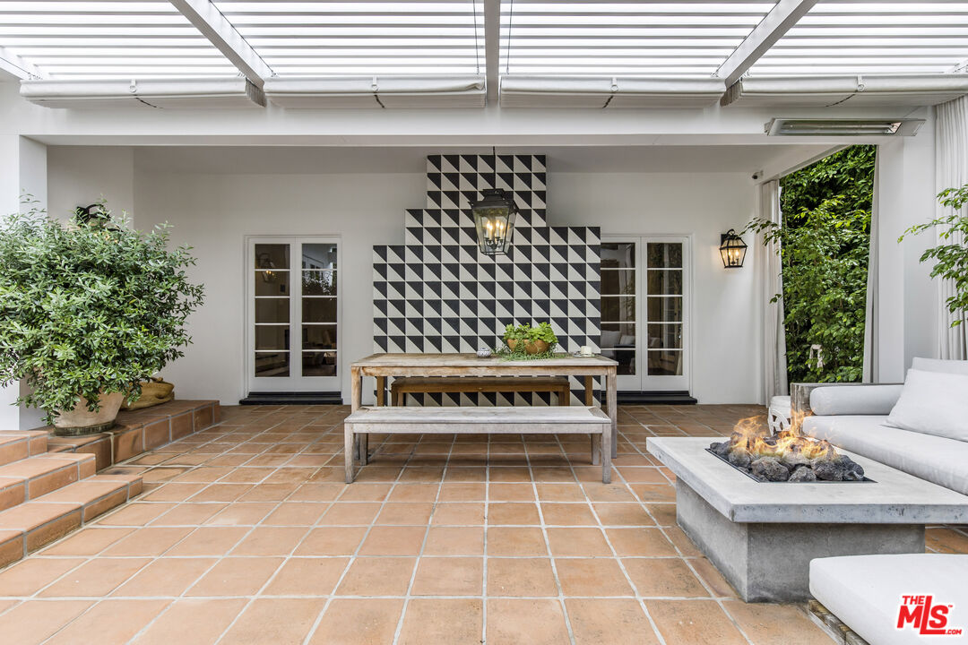 1355 N Doheny Dr