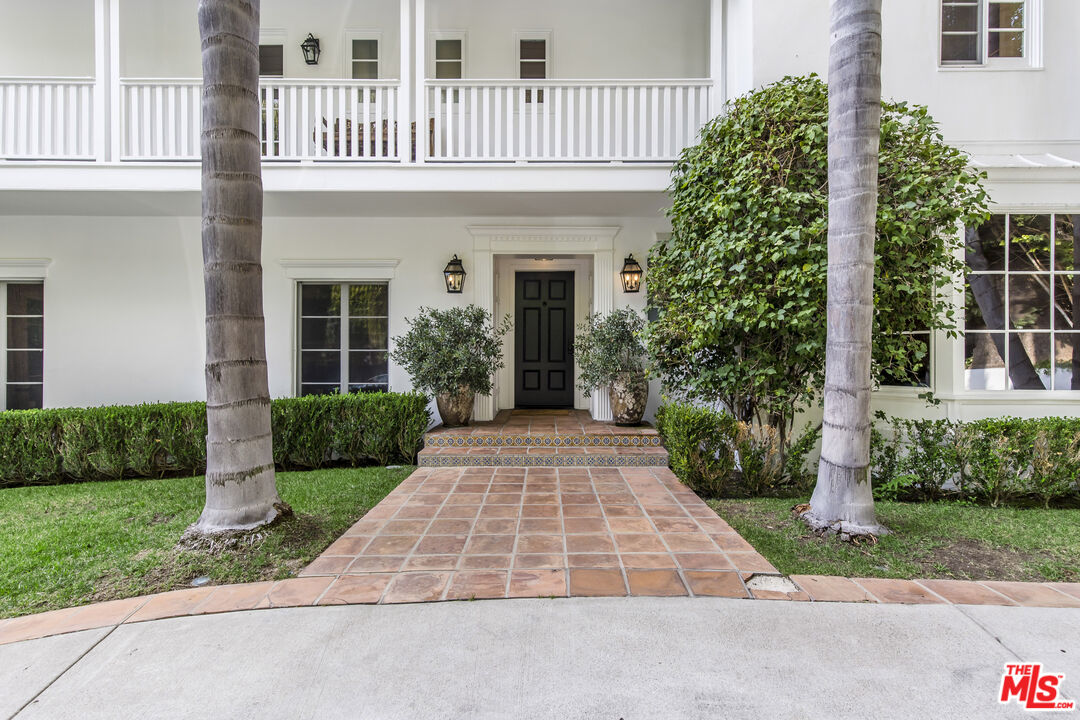 1355 N Doheny Dr