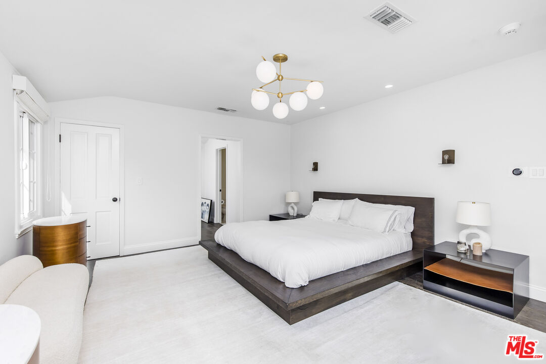 1355 N Doheny Dr