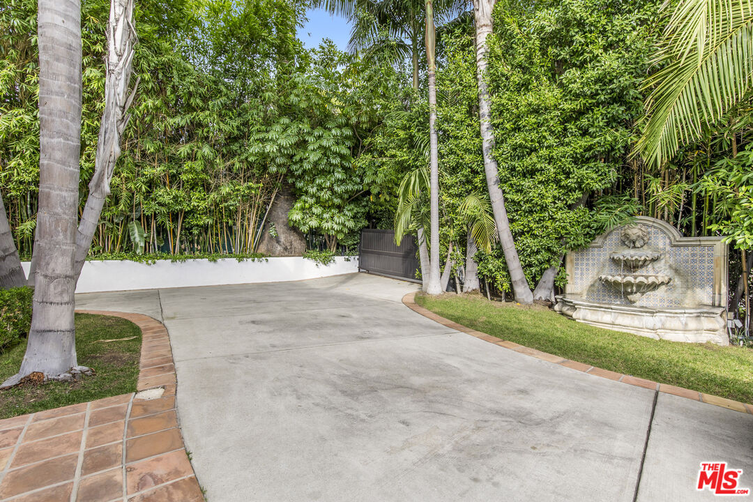 1355 N Doheny Dr
