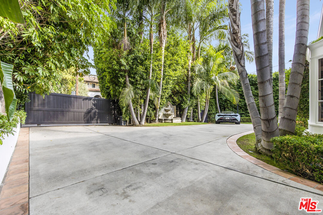 1355 N Doheny Dr