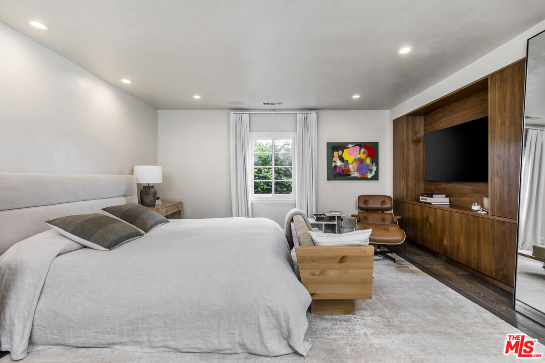 1355 N Doheny Dr