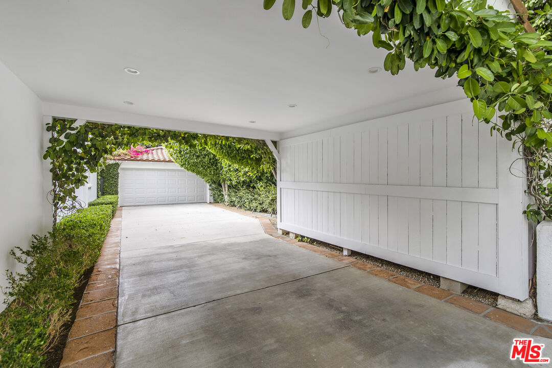 1355 N Doheny Dr