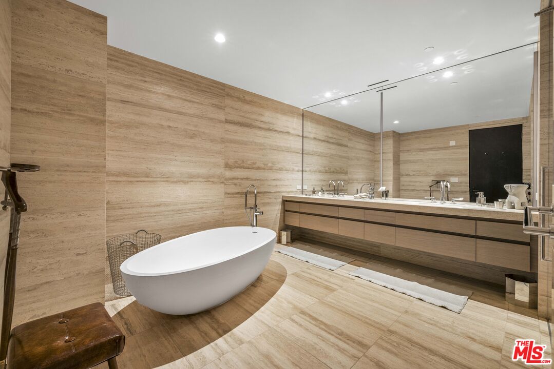 8899 Beverly Blvd Unit: 5B