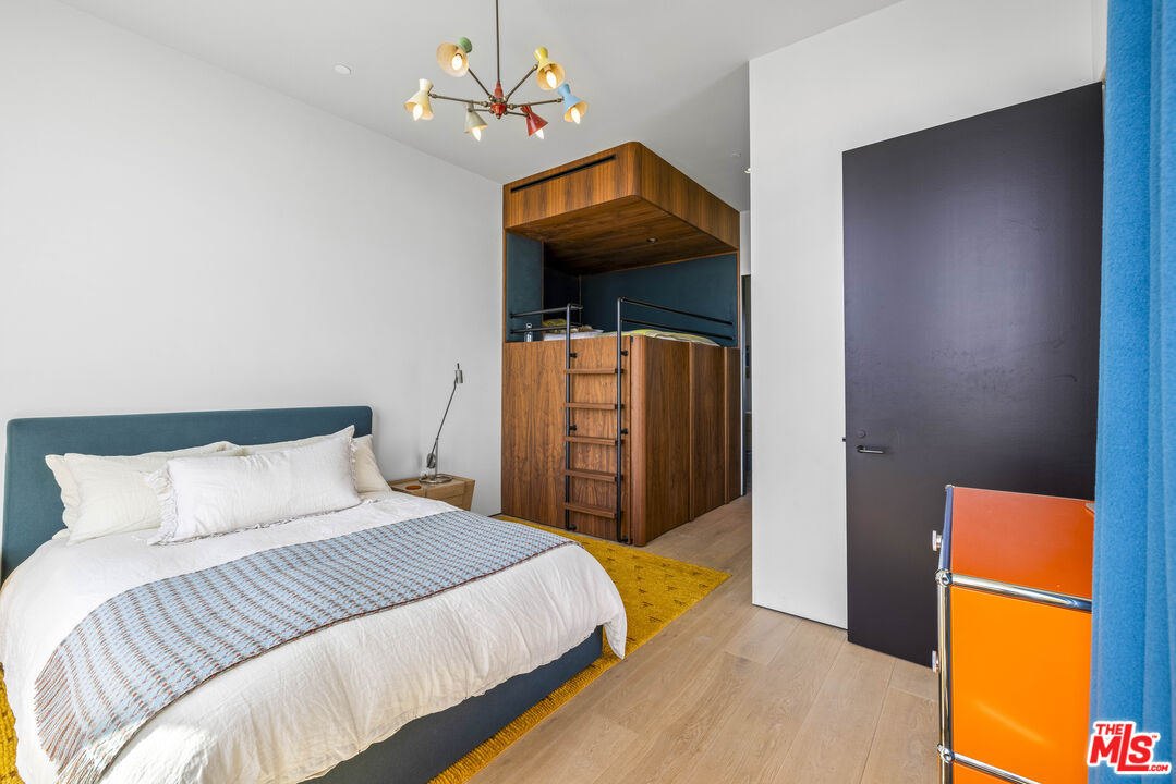 8899 Beverly Blvd Unit: 5B