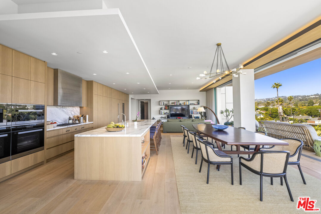 8899 Beverly Blvd Unit: 5B