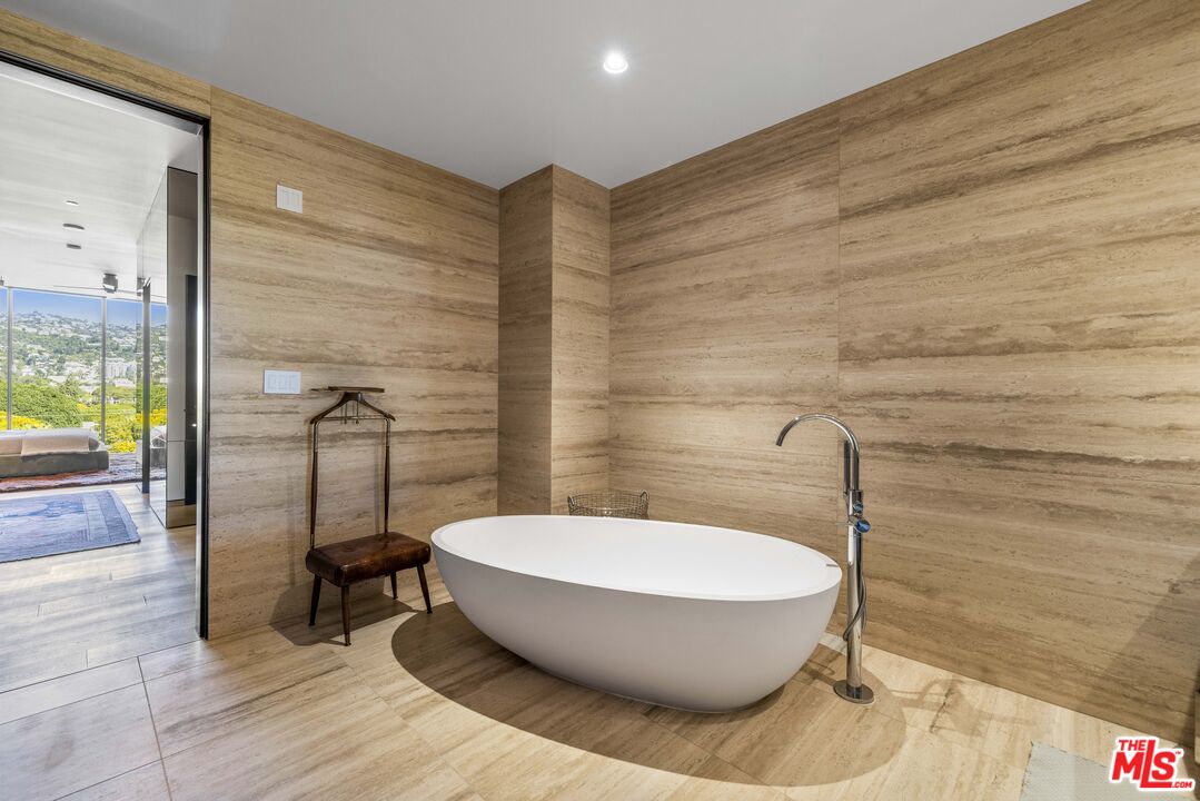 8899 Beverly Blvd Unit: 5B