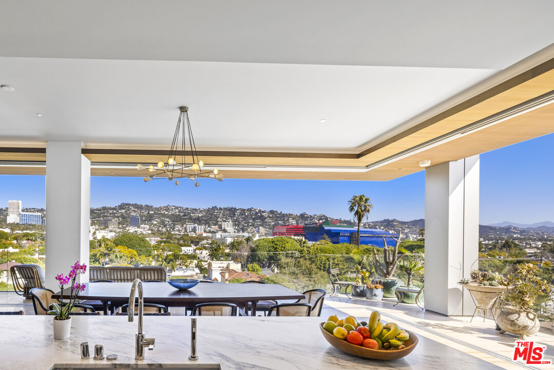 8899 Beverly Blvd Unit: 5B