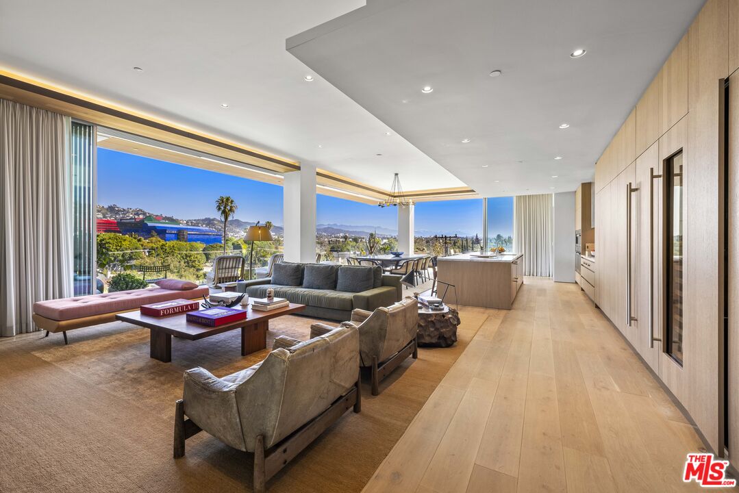 8899 Beverly Blvd Unit: 5B