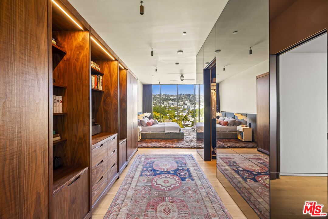 8899 Beverly Blvd Unit: 5B
