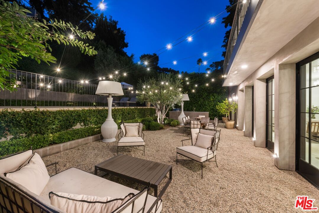 1549 N Doheny Dr