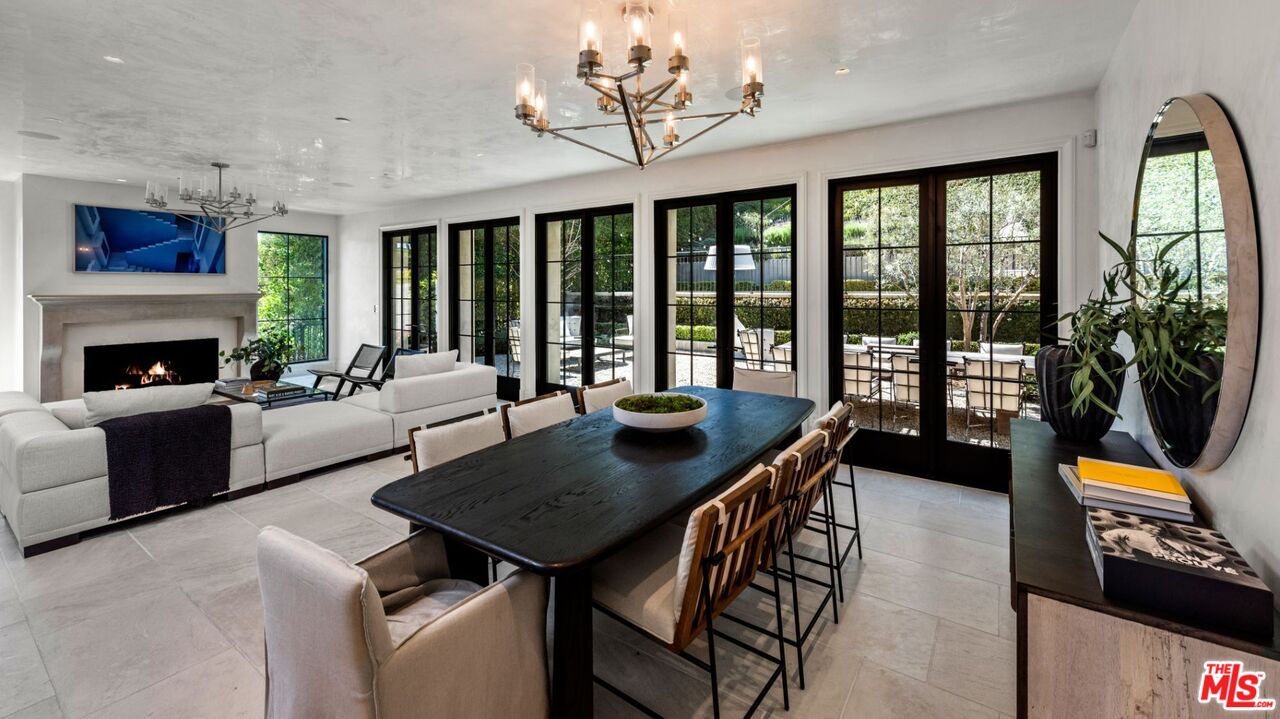 1549 N Doheny Dr