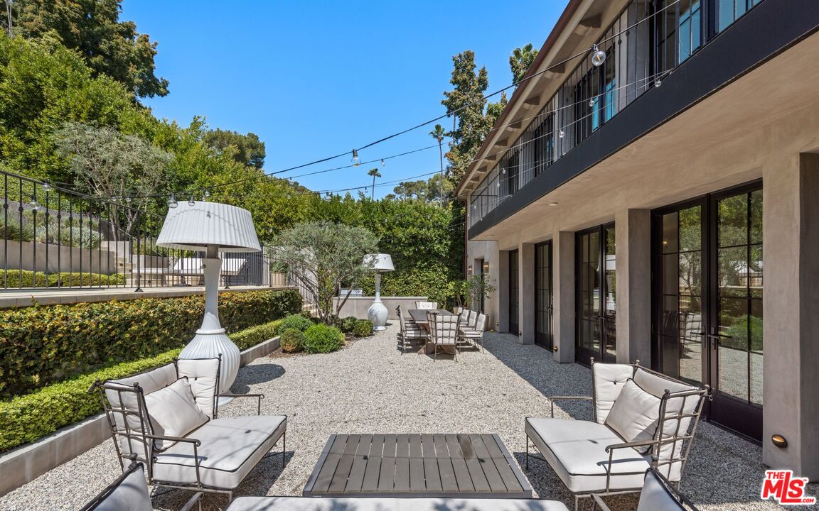1549 N Doheny Dr