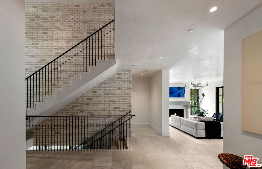 1549 N Doheny Dr