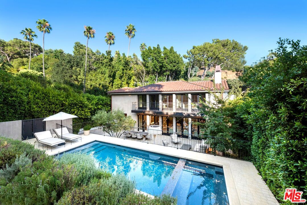 1549 N Doheny Dr