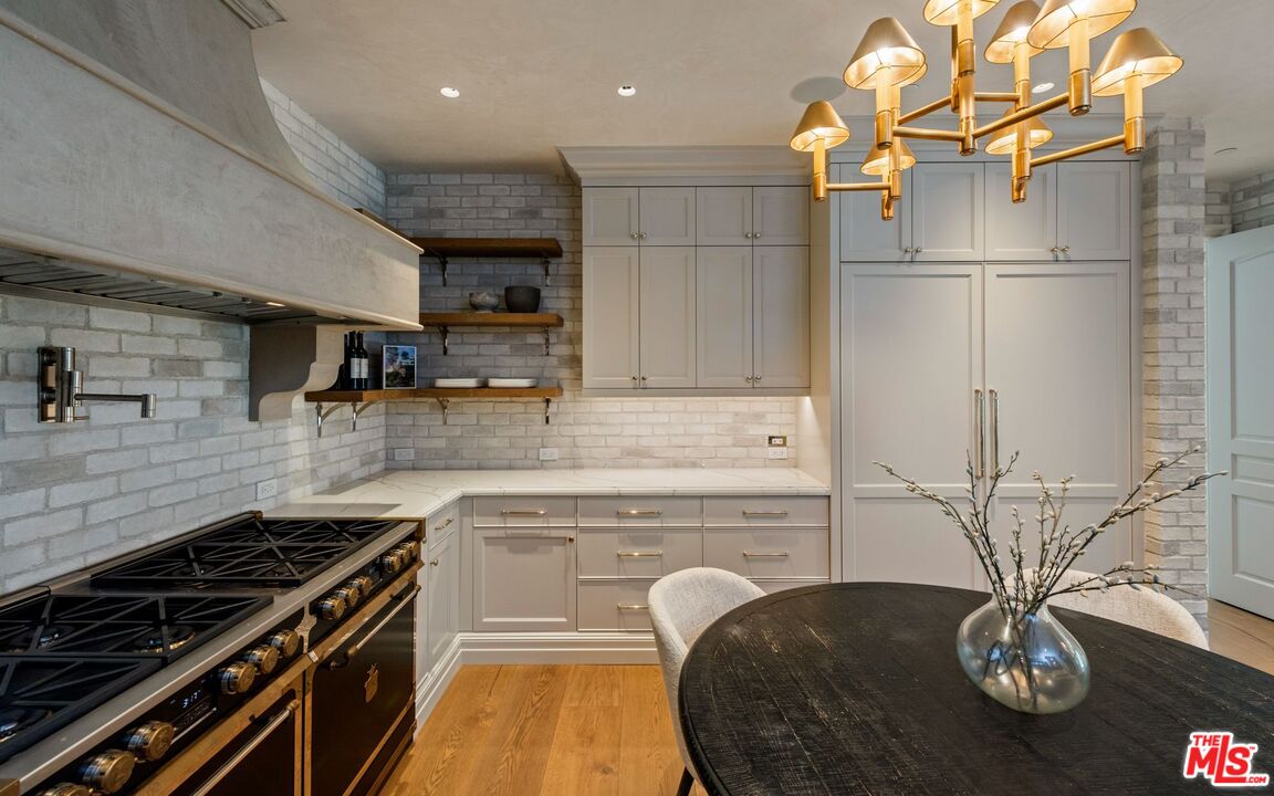 1549 N Doheny Dr