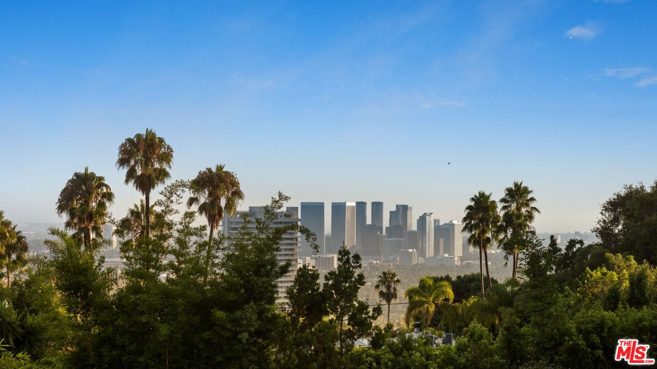 1549 N Doheny Dr