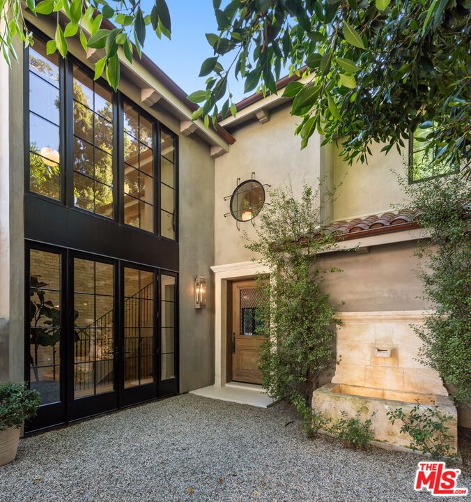 1549 N Doheny Dr