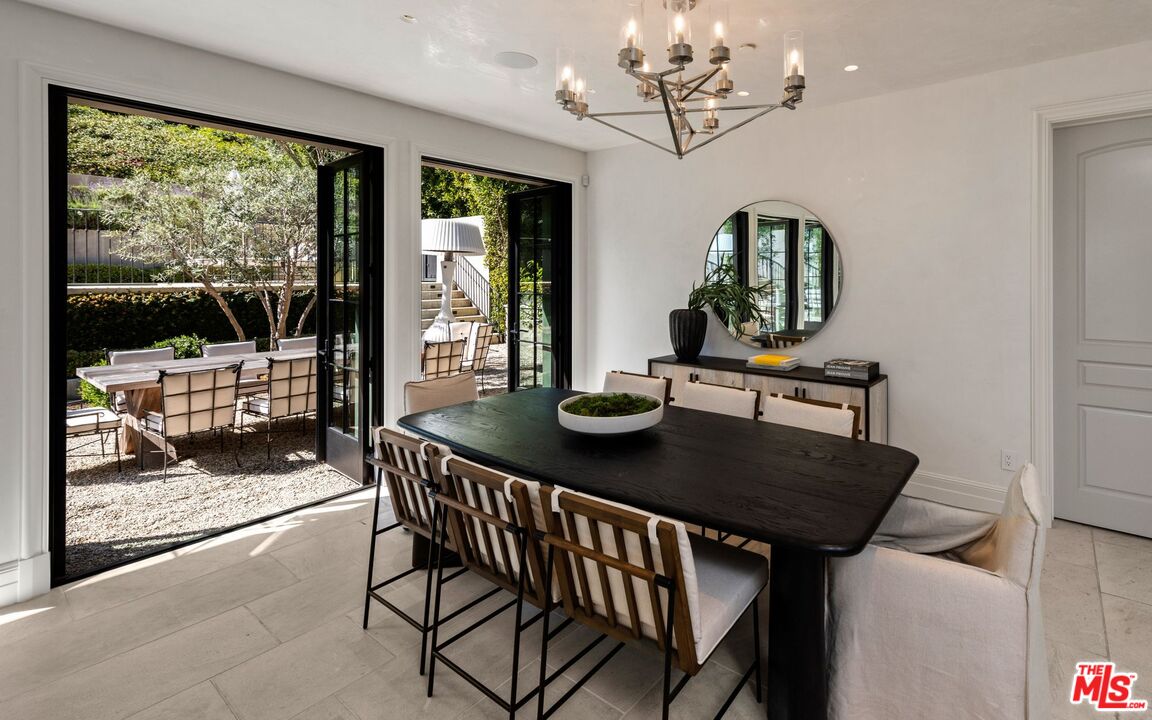 1549 N Doheny Dr