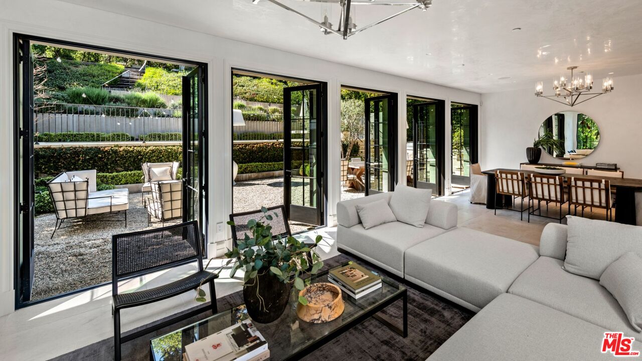 1549 N Doheny Dr