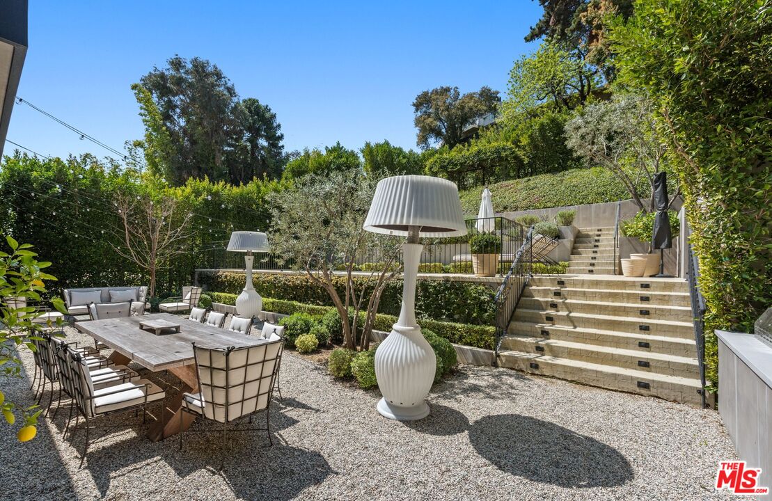 1549 N Doheny Dr