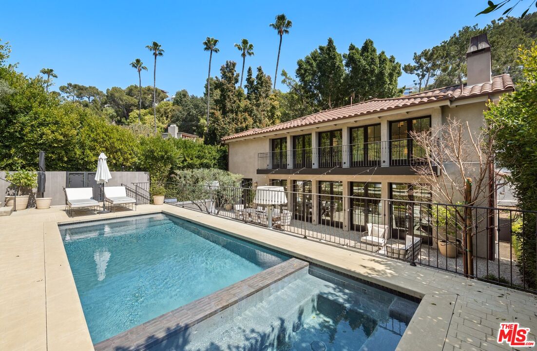1549 N Doheny Dr