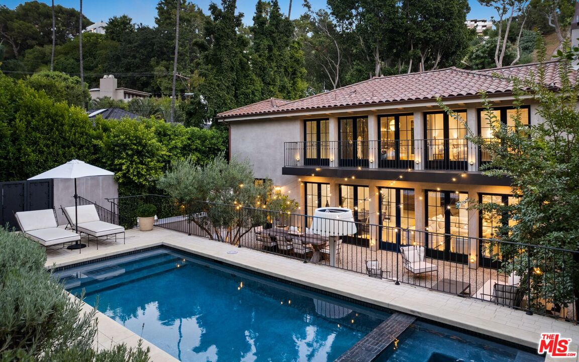 1549 N Doheny Dr