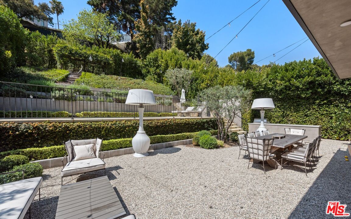 1549 N Doheny Dr
