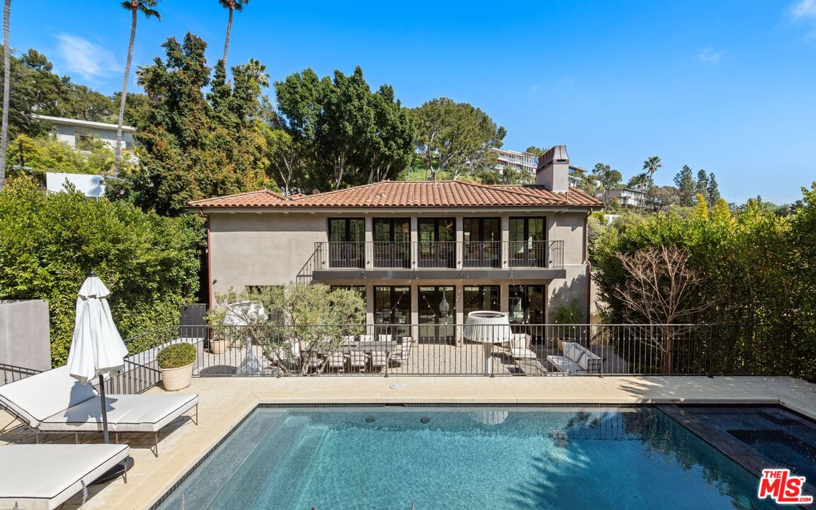 1549 N Doheny Dr