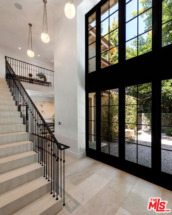 1549 N Doheny Dr