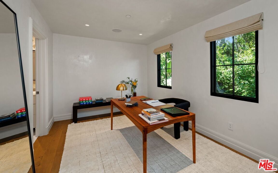 1549 N Doheny Dr